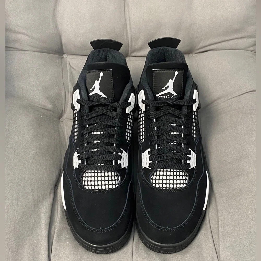Air Jordan 4 Retro 'White Thunder